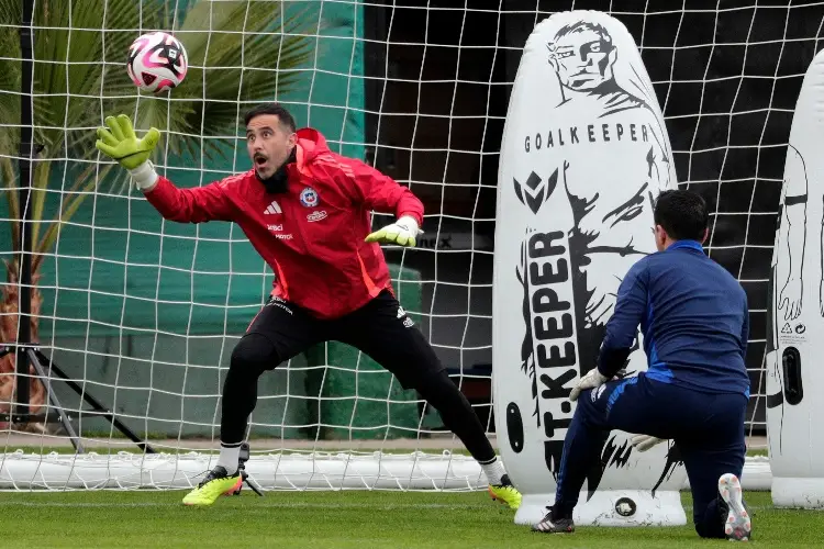 Claudio Bravo ahora quiere dirigir a Chile