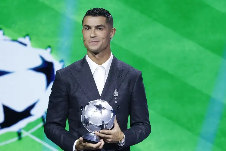 Cristiano Ronaldo recibe premio como máximo goleador de la Champions League