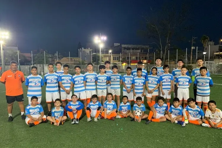 Escuela de futbol CDF vuelve a la acción en la Unidad Deportiva Fernando Pazos Sosa