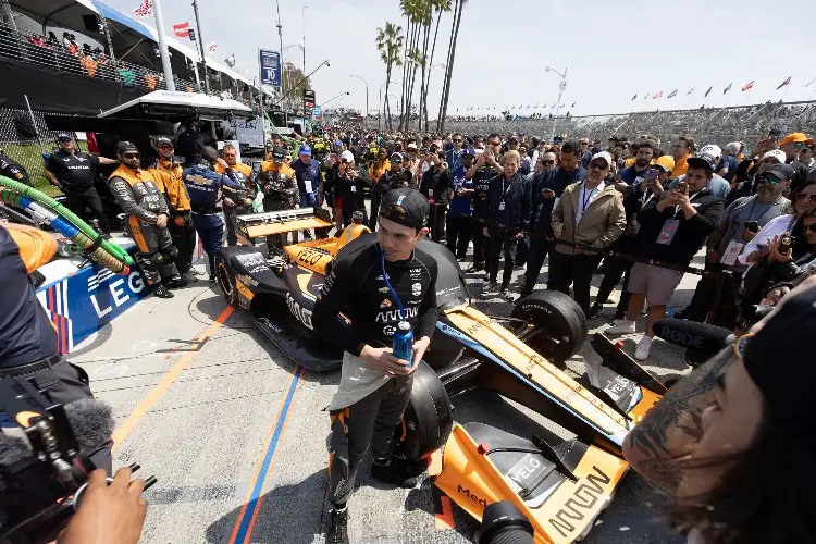 Mexicano Pato O'Ward logra victoria en la IndyCar