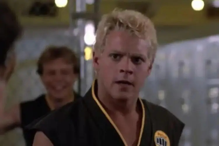 Fallece actor de Karate Kid