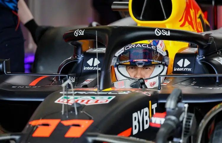 'Checo' Pérez es séptimo en la última práctica libre de Bakú, Russell domina 