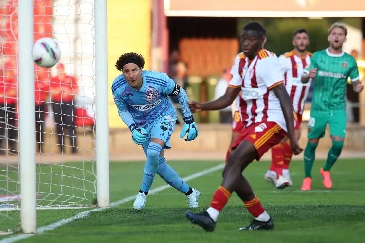 ¡Con atajadones! Ochoa debuta en Portugal y su nuevo equipo gana (VIDEO)