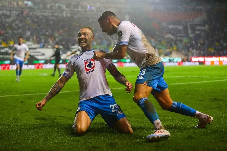 Cruz Azul amarga el debut del DT de León