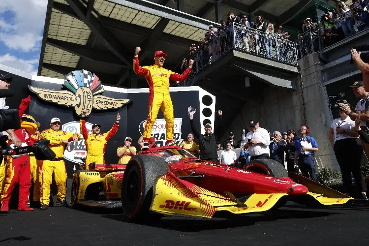 Álex Palou conquista el campeonato de la IndyCar