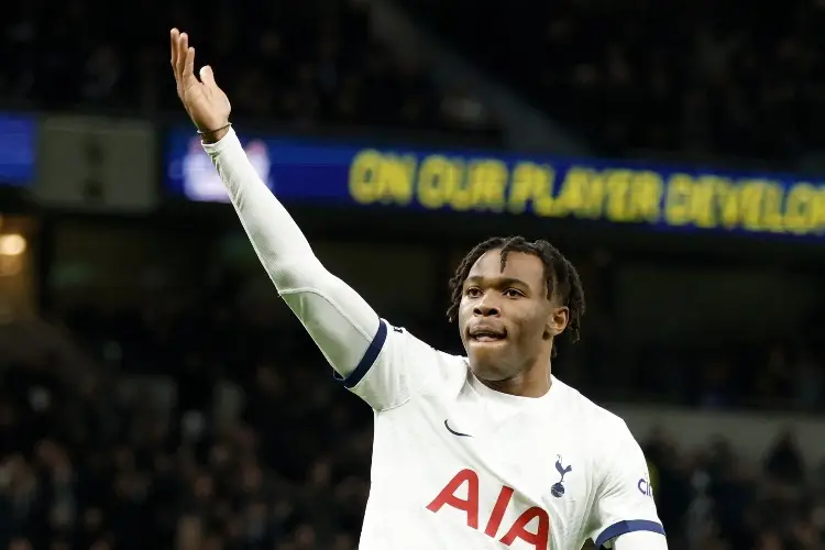 Tottenham gana en el último minuto y avanza en la EFL Cup 