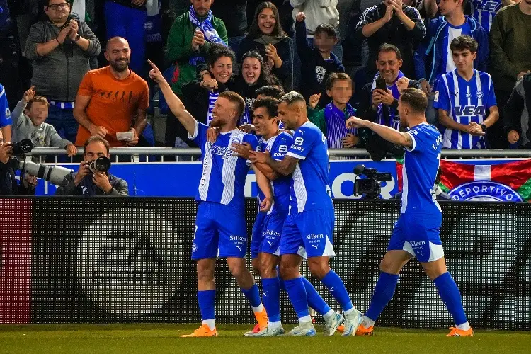  Ante protesta de sus aficionados, Alavés derrota al Sevilla