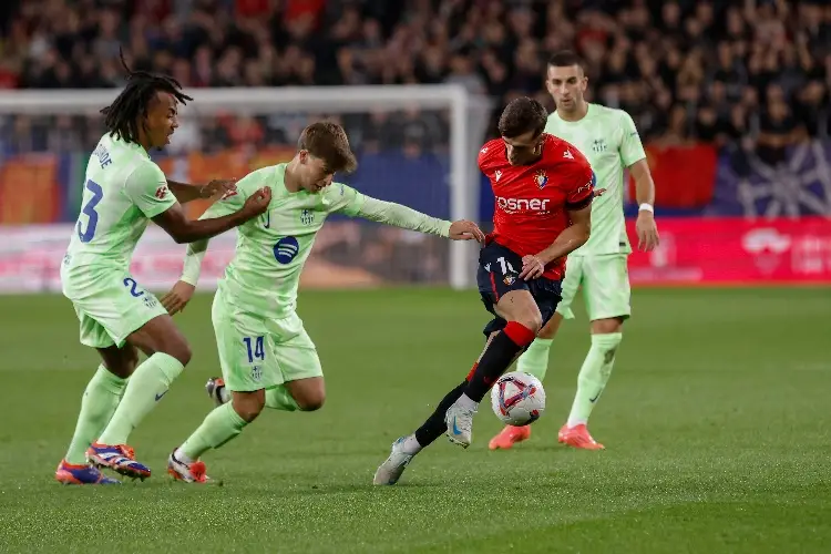 Barcelona se desinfla con derrota frente a Osasuna