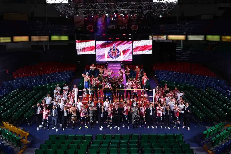 La foto oficial de Chivas en la Arena Coliseo y con Atlantis