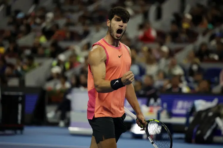 Alcaraz es campeón del Abierto de China tras vencer al número 1 del mundo