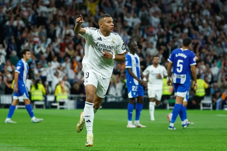 Mbappé a la banca en la Champions League