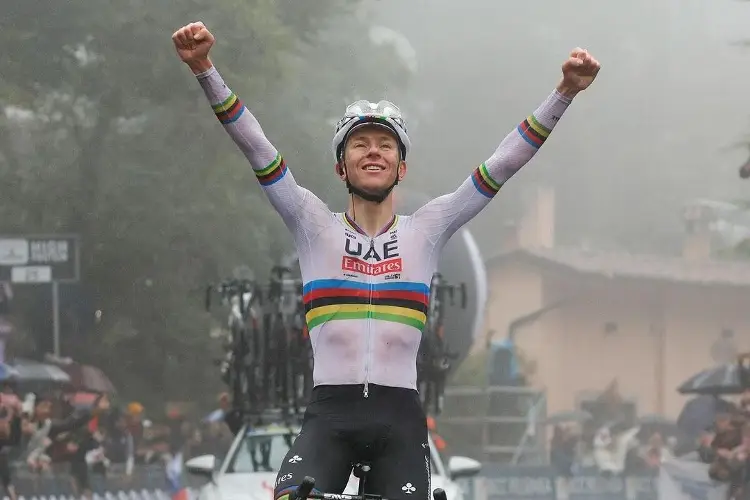 Pogacar se estrena como campeón del mundo ganando en Giro de la Emilia