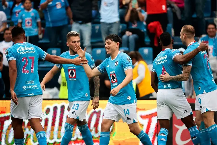 ¡Máquina imparable! Cruz Azul aplasta al Necaxa y sigue líder