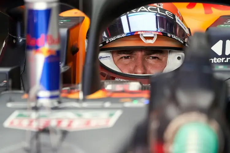 En Red Bull ponen en duda el asiento de 'Checo' Pérez para 2025