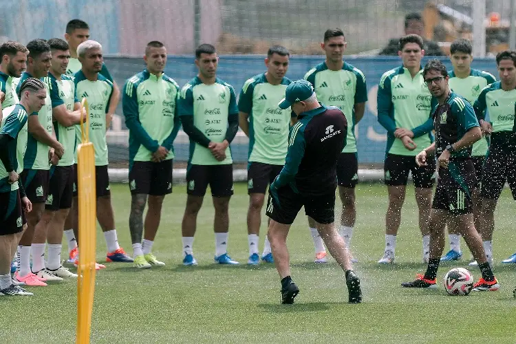 Selección Mexicana ya entrena para enfrentar al Valencia