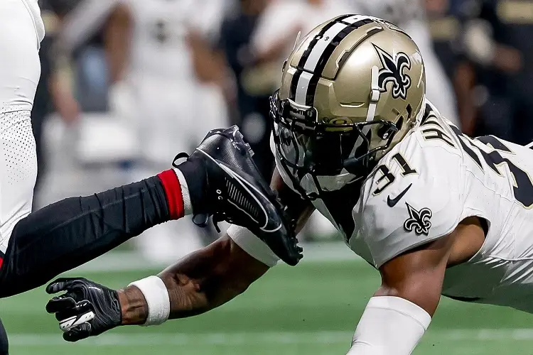 NFL: Tremendo golpe termina en conmoción durante el New Orleans vs Tampa Bay (VIDEO)