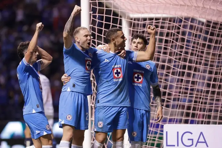 Cruz Azul aumenta su dominio en la Liga MX tras superar a Puebla