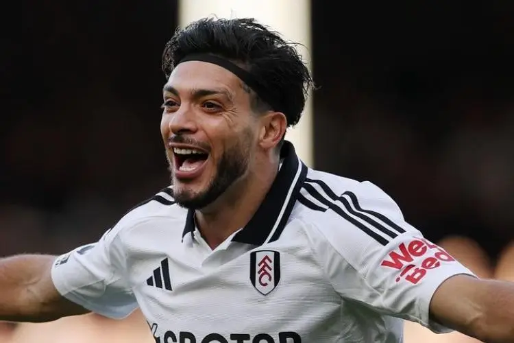 Raúl Jiménez le anota al ‘Dibu’ Martínez, pero Fulham tropieza  