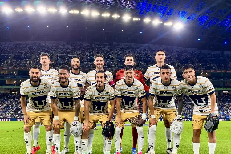 Pumas sale con guantes en honor a Fernando Valenzuela (FOTOS)