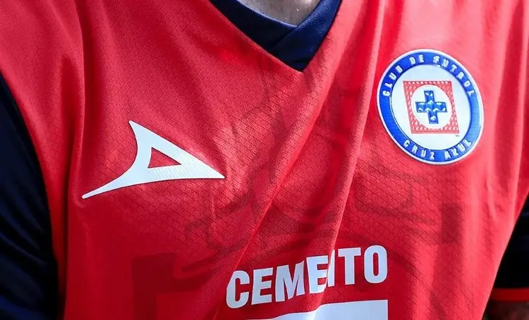 Casi se acaba el torneo ¡Pero Cruz Azul tiene nueva playera!