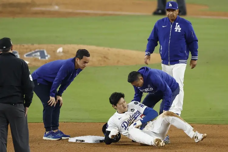 ¡No puede ser! Ohtani sale lesionado y es duda para la Serie Mundial (VIDEO)