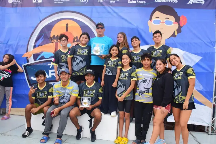 Swim Team León se corona campeón en la Copa Jarocha de Natación 2024 