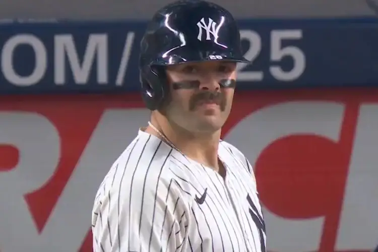 ¿Por qué los jugadores de Yankees no usan barba y solo bigote?