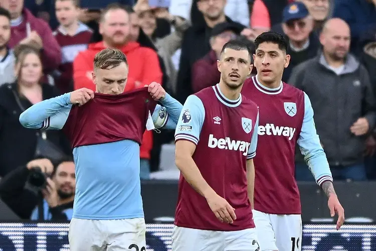 Edson Álvarez es expulsado y West Ham pierde por goleada (VIDEO)