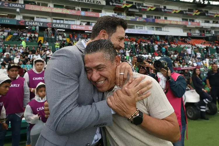 Nacho Ambriz avergonzado del pésimo torneo que ha hecho Santos