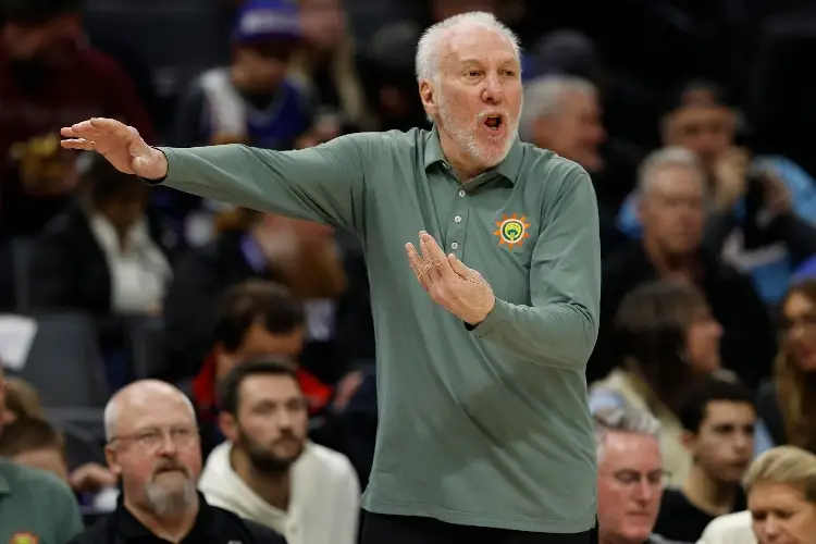 NBA: Coach de los Spurs abandona su cargo por problemas de salud