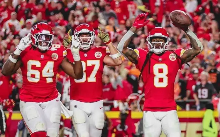 ¡Partidazo! En tiempo extra Kansas City vence a Tampa Bay y mantiene su paso perfecto 