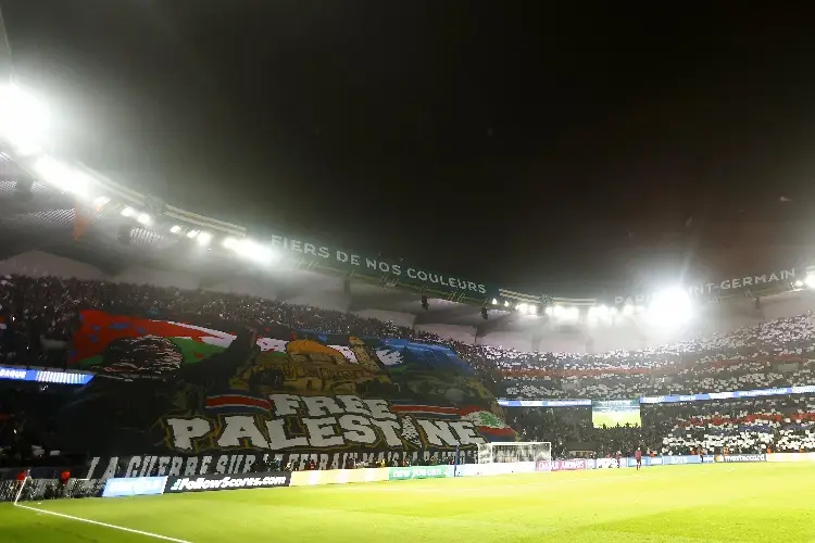 Gobierno francés pide explicaciones al PSG por tifo en apoyo a Palestina