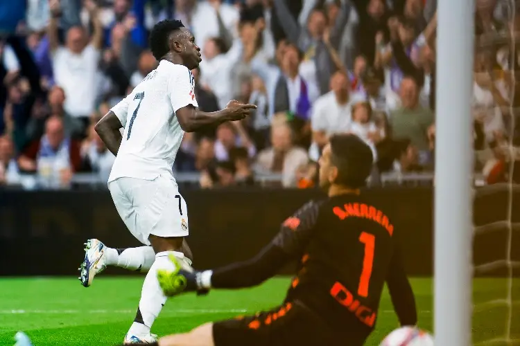 Vinícius levanta al Real Madrid