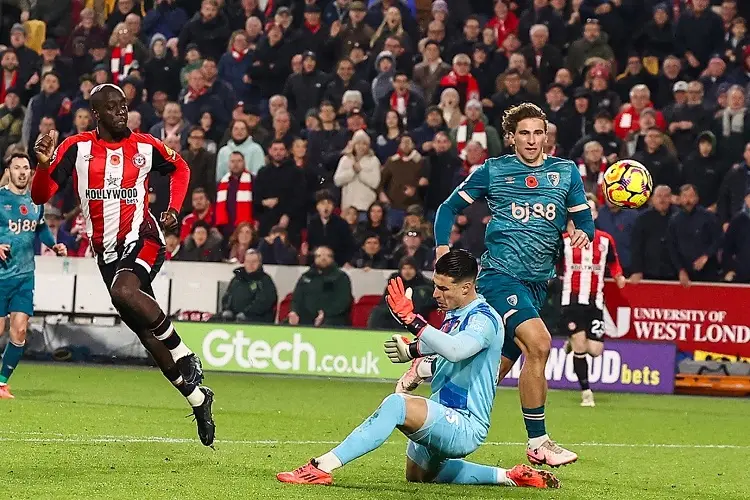 Julian Araujo y Bournemouth caen en su visita a Brentford 