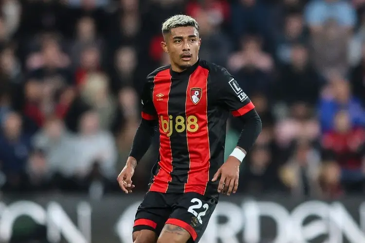 Mexicano Julián Araujo es operado y causa baja en la Premier League