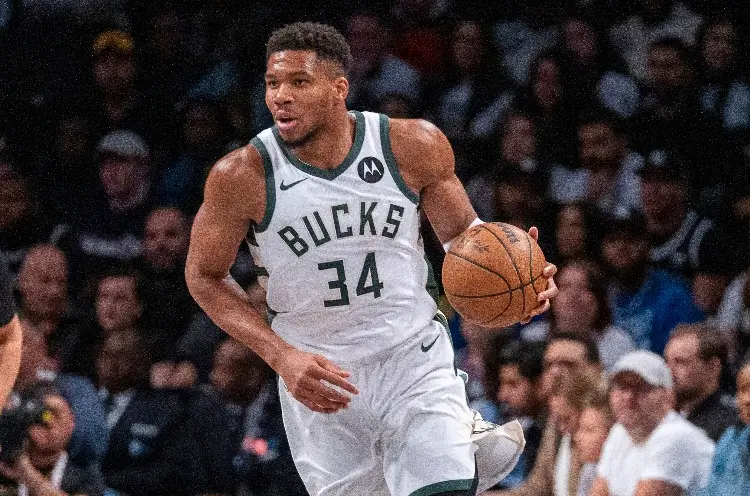 NBA: Milwaukee sucumbe en Charlotte pese a un triple-doble de Antetokounmpo