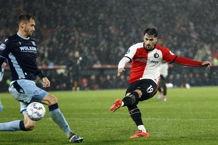 Feyenoord golea y ni se acuerda de Santiago Giménez