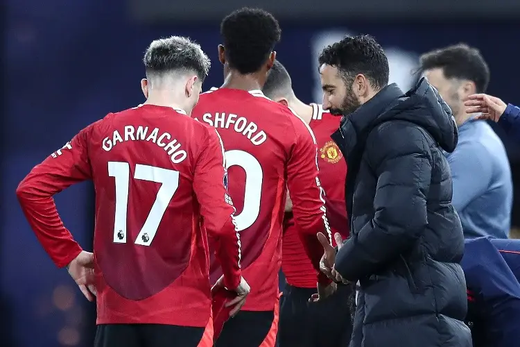 Manchester United estrena DT con un frustante empate