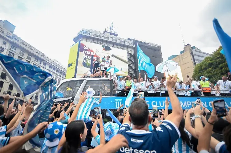 Racing vuelve con la Copa Sudamericana y se arma la fiesta en Argentina (VIDEO)