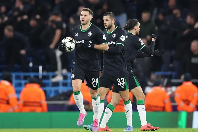 Santiago Giménez y Feyenoord le sacan el empate al Manchester City 