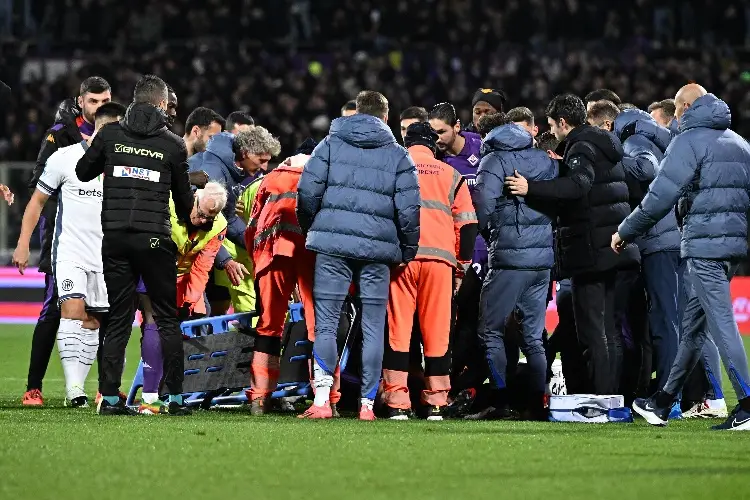 Se desploma jugador de la Fiorentina en pleno juego contra el Inter de Milan (VIDEO)