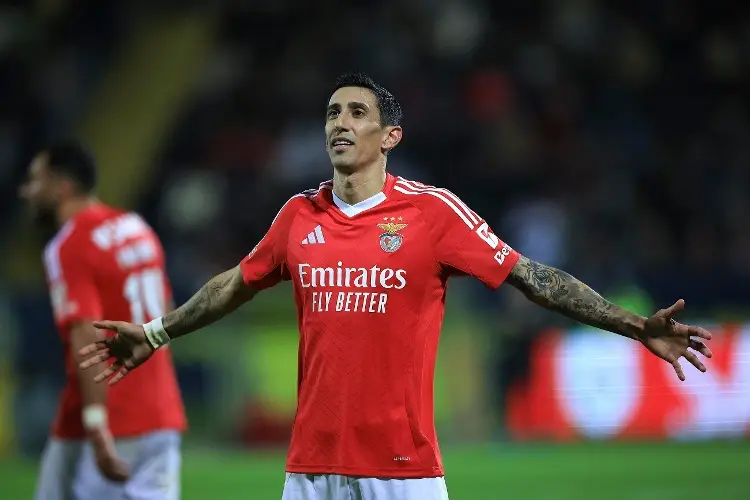 Di María se luce y Benfica persigue al líder en Portugal 