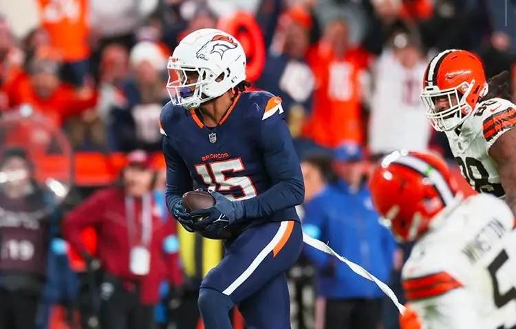 NFL: Los Broncos de Denver se imponen a Cleveland y aún sueñan con los Playoffs