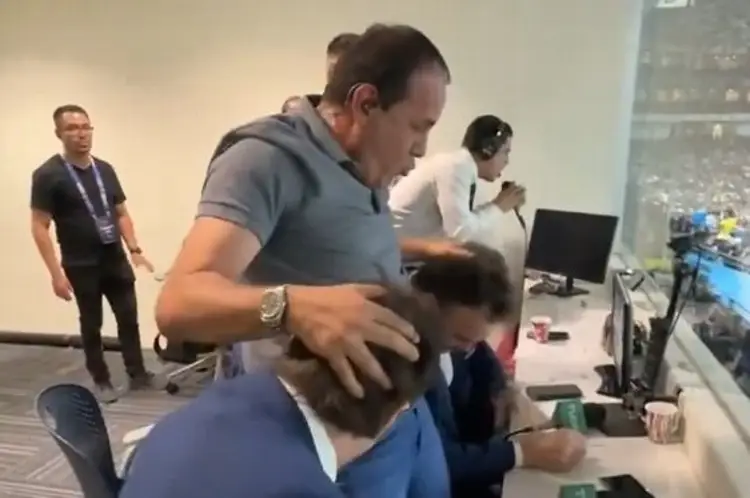 Cuauhtémoc Blanco manda por los 'chescos' a Faitelson y La Volpe en plena transmisión (VIDEO)