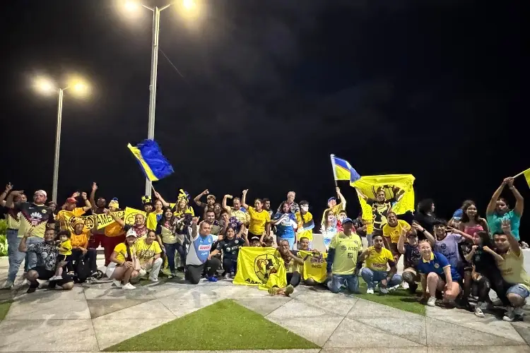 Afición del América celebra el tricampeonato en el boulevard de Veracruz (VIDEO)