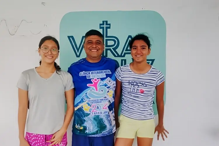 Viajan integrantes de Club Acuario de la UD Fernando Pazos Sosa a competir a Nacional de Natación