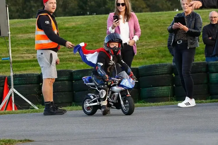 Fallece niño campeón de mini moto, a los 7 años de edad 