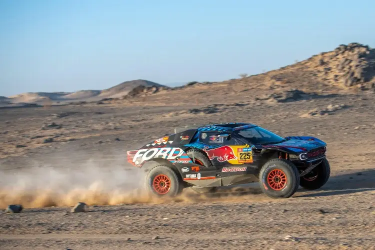 Carlos Sainz abandona el Dakar