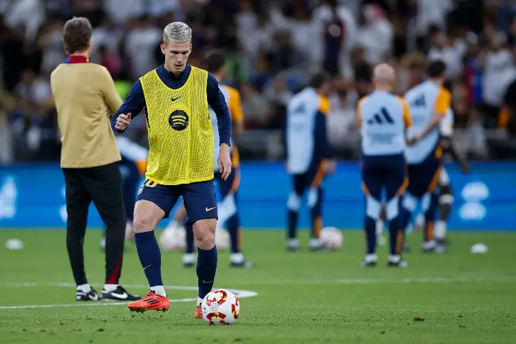 Dani Olmo sale a la banca con el  Barcelona