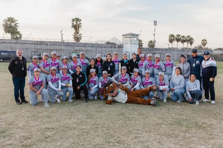 Sultanes se va a jugar a la prisión de mujeres (FOTOS)